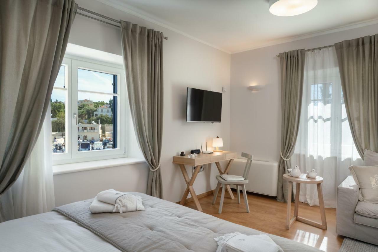 Porto Vecchio Luxury Suites Spétses Exterior foto