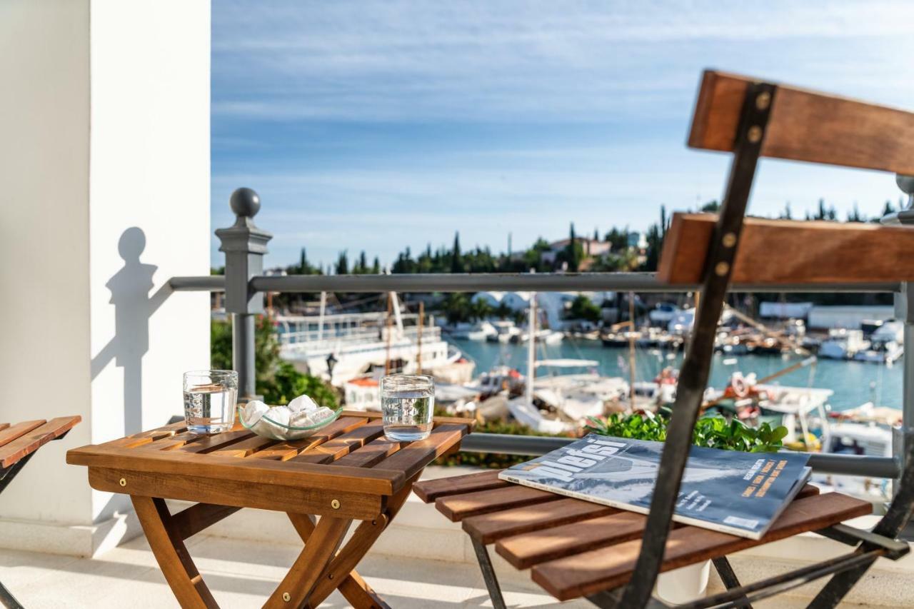 Porto Vecchio Luxury Suites Spétses Exterior foto