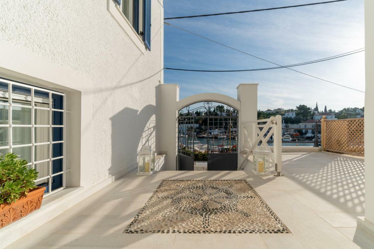 Porto Vecchio Luxury Suites Spétses Exterior foto