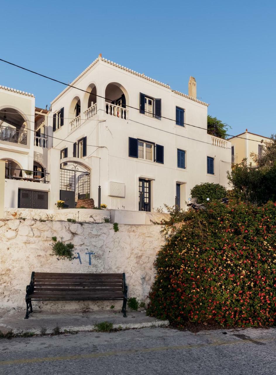 Porto Vecchio Luxury Suites Spétses Exterior foto