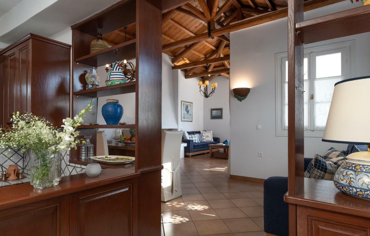 Porto Vecchio Luxury Suites Spétses Exterior foto