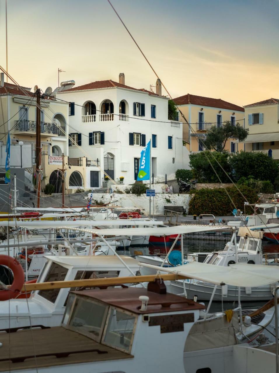 Porto Vecchio Luxury Suites Spétses Exterior foto
