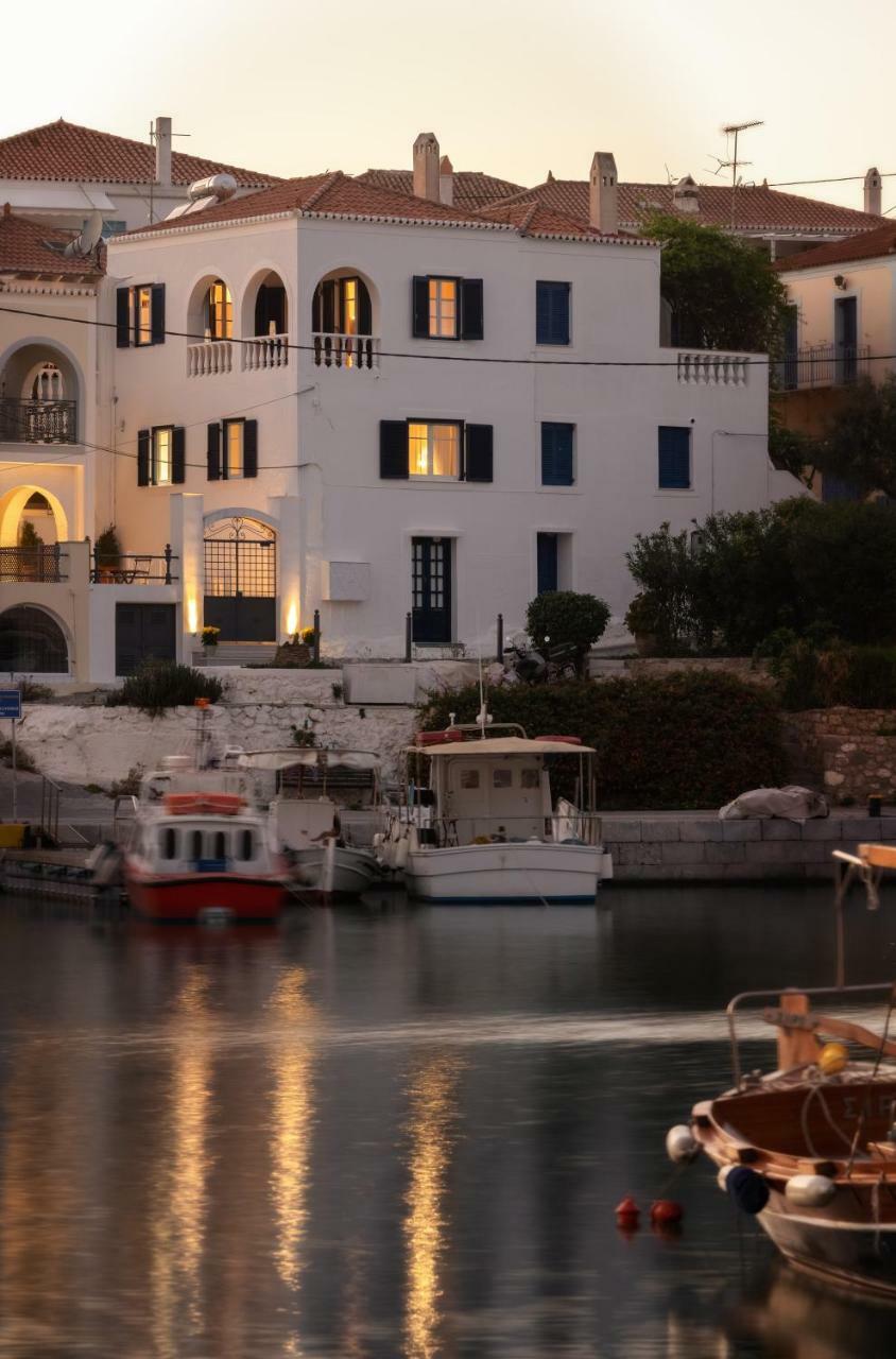 Porto Vecchio Luxury Suites Spétses Exterior foto